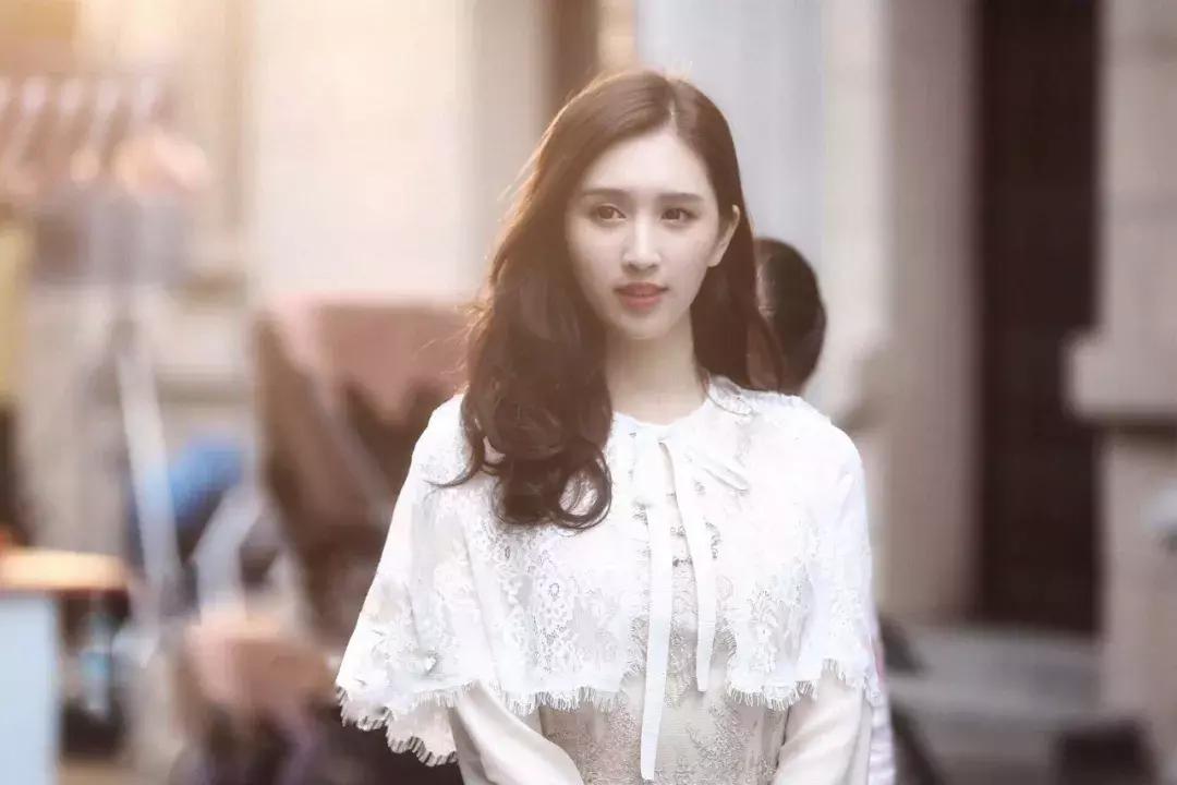 转战内地人气急升！前港姐事业起步猪笼入水大手笔换车买钻饰