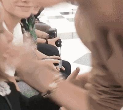 创品牌、打小三、一家人都是高颜值……贝嫂的彪悍人生不解释