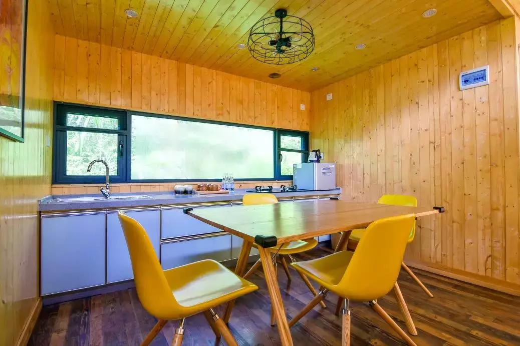 这片媲美京都的红叶之森只藏15栋梦幻树屋，杭州1.5h直达！