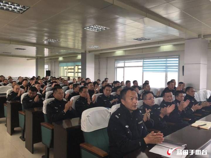 陕西人人聚石墨烯科技有限公司向蓝田交警捐赠远红外发热服