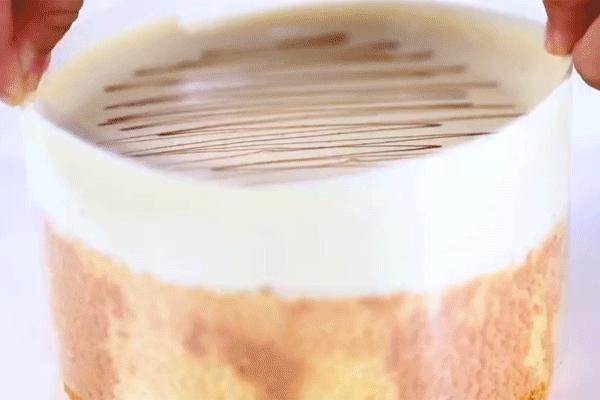 等了三个小时的爆浆奶盖蛋糕,草莓奶盖爆浆蛋糕哪家好吃