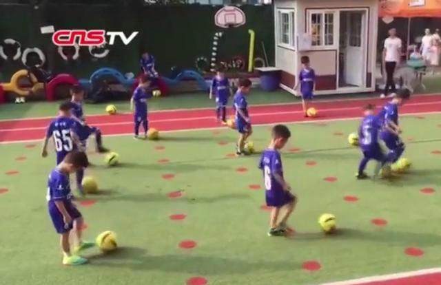 男足女足年薪对比,男足与女足工资对比