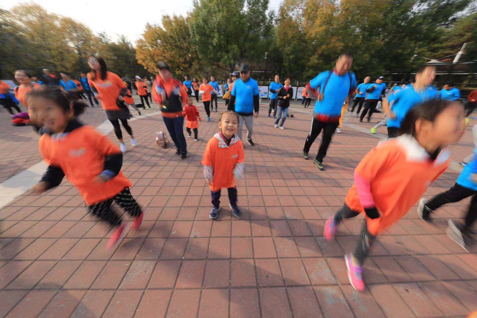 “北京朝阳”举行微博文化节百个家庭欢乐开跑尝鲜冬奥冰雪项目