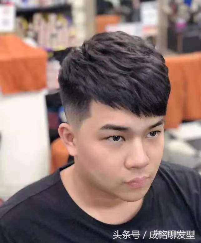 男生头发少有点秃软适合什么发型,两边白发剪什么发型好看