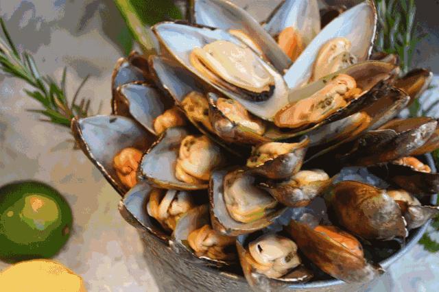 周末畅刷法国生蚝！招牌西班牙海鲜饭、珍稀火腿天天有！