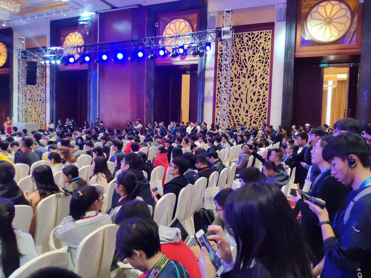 用VR点亮教育未来！HTC威爱教育正式落地南昌