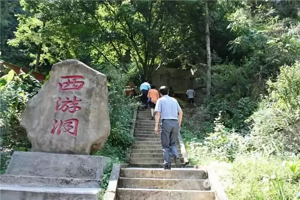 走起，去重庆万州西游洞看现实版的“定海神针”