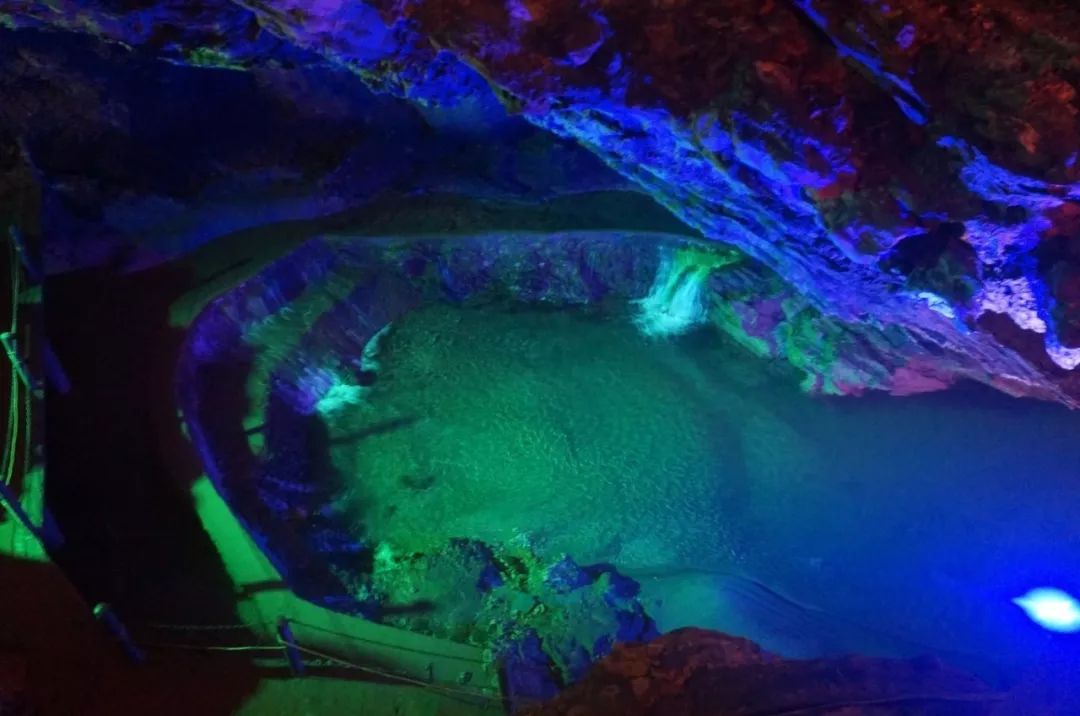 走起，去重庆万州西游洞看现实版的“定海神针”