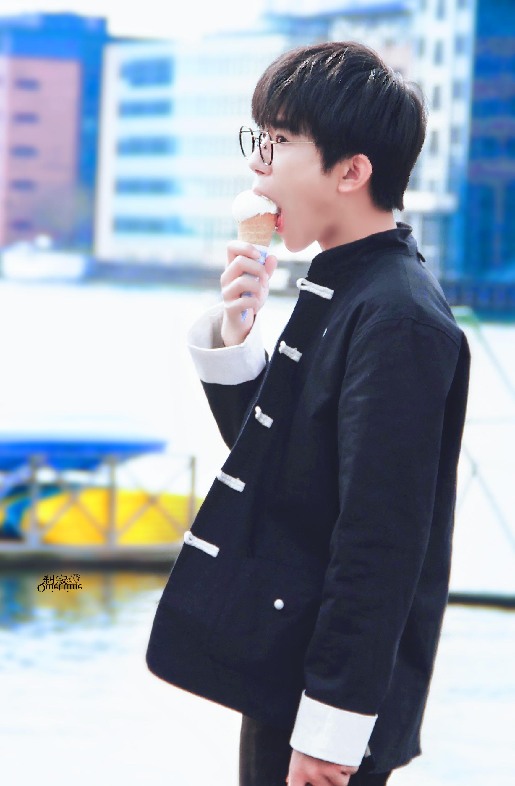 易烊千玺tfboys穿搭,tfboys易烊千玺穿衣搭配