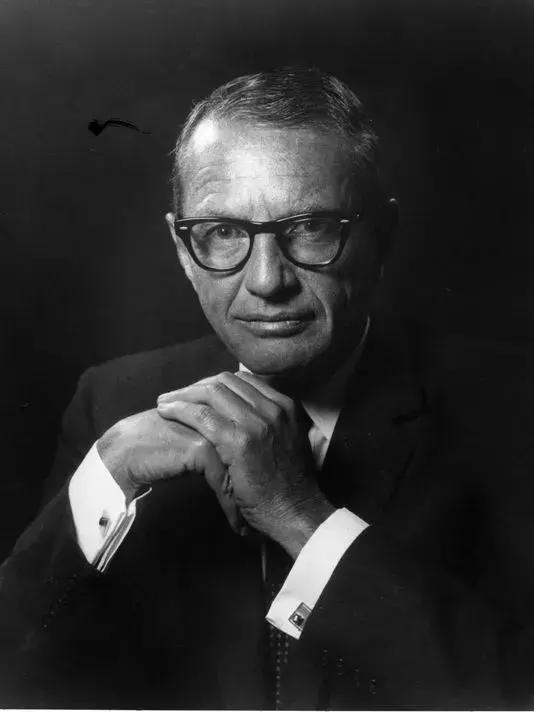 乔布斯的公司都有哪些,乔布斯改变了哪6大产业