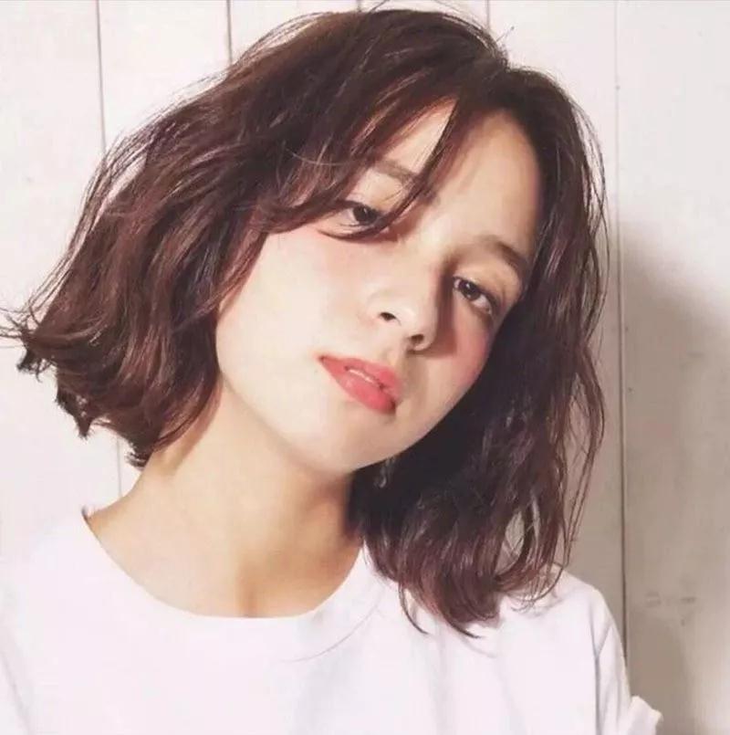 2019最减龄发型中短发ins,五款不挑脸型的发型ins短发