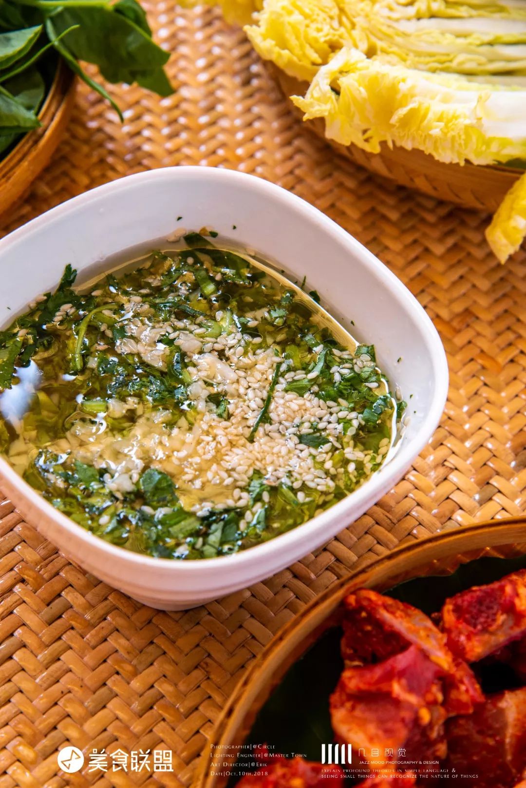 昆明闹市这家12年老店,独创傣式火锅一年只卖89天,大闸蟹涮着吃