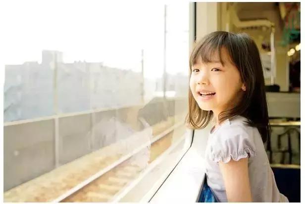 日本童星芦田爱菜演的科幻电影,日本女童星芦田爱菜照片大头贴