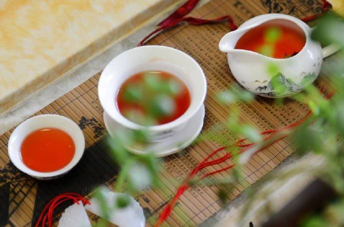 每日诗词伤感名句,故地重游物是人非的伤感诗词