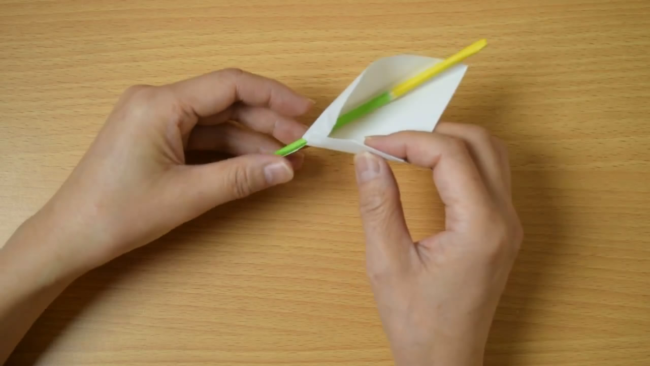 百合花的折纸方法简单又漂亮,百合花折纸教程步骤图解法