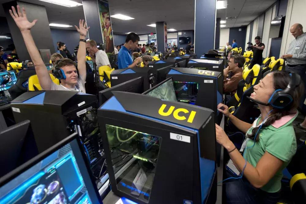 学生福利VS教育灾难?美国俄州开设电竞专业,上课明目张胆打游戏