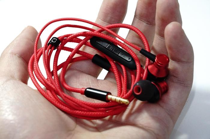 千万别吓着这个上海宁做的耳机以无敌的价格逆袭了整个耳机圈