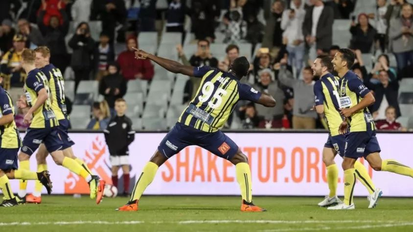 飞人博尔特终结足球梦,田径传奇博尔特