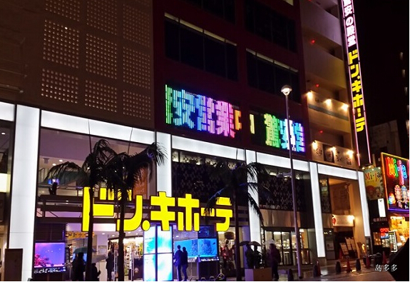 原来冲绳的二手中古店这么好逛，几百块巴宝莉，LV旅行包才4千！