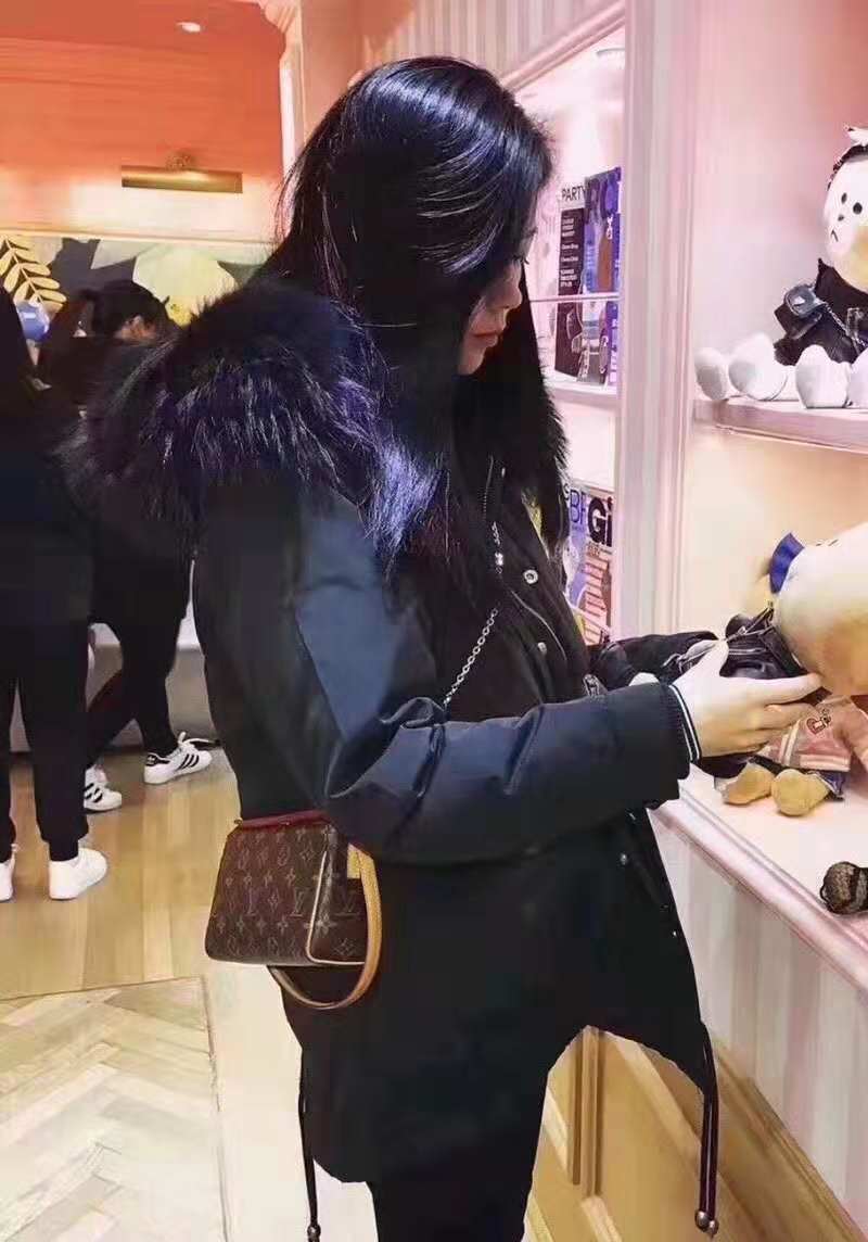 原来冲绳的二手中古店这么好逛，几百块巴宝莉，LV旅行包才4千！