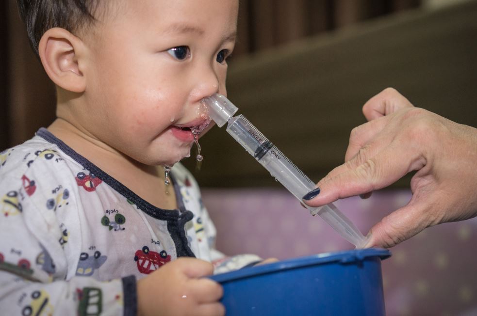 流清鼻涕后转为脓鼻涕,宝宝由清鼻涕变脓鼻涕是怎么回事