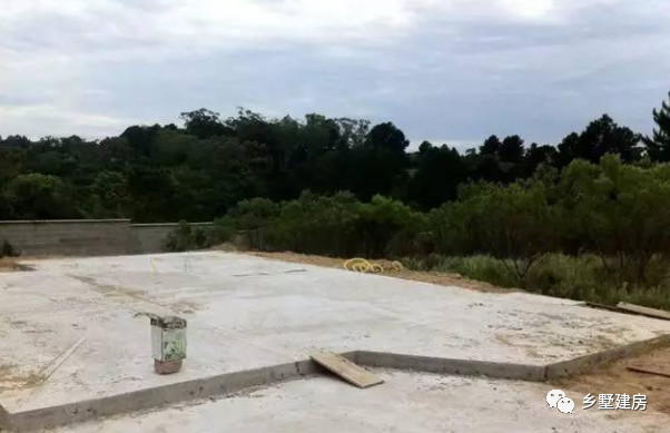 轻钢别墅是怎么建起来的,农村小伙花300万建1000平别墅