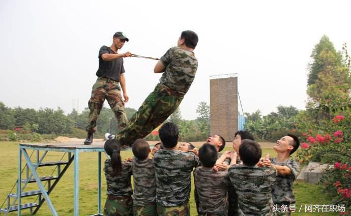 信任背摔游戏受到的启示,信任背摔游戏规则及项目意义