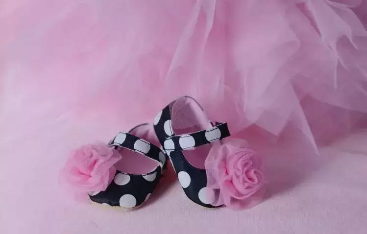 刚学会走路的宝宝如何挑选鞋子,宝宝刚学走路鞋子怎么选