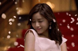 杨幂满脸雀斑、皮肤蜡黄,丑出新高度?伪素颜这样打造~