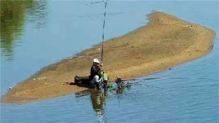 怎么解决手竿浮钓鲢鳙走水的问题,手竿钓鲢鳙技巧也就一招