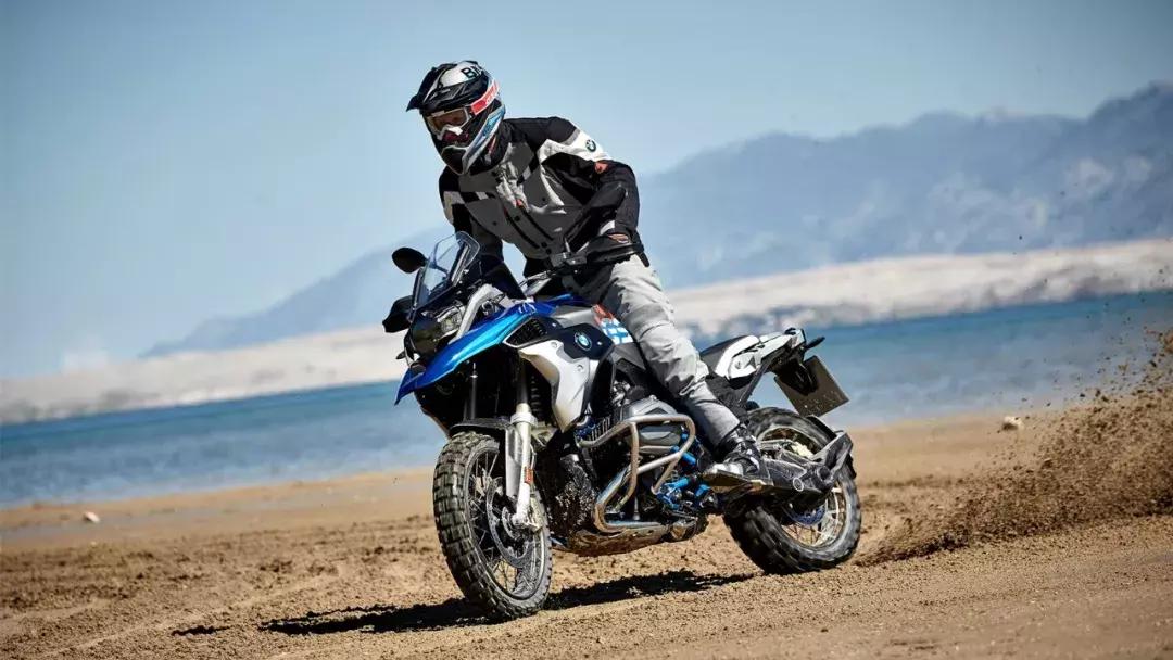 秋季骑摩托车怎么搭配衣服,夏日骑行复古摩托衣服搭配超帅