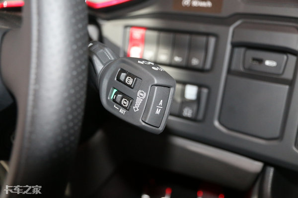 搭载v6发动机275匹马力的越野车,750匹马力的斯堪尼亚