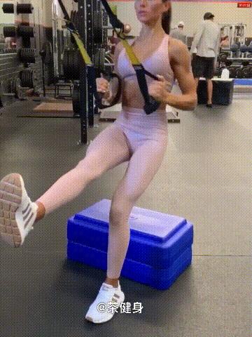 腿粗不是病，但是粗腿可以毁掉你的身材，4个动作飙汗燃脂瘦大腿