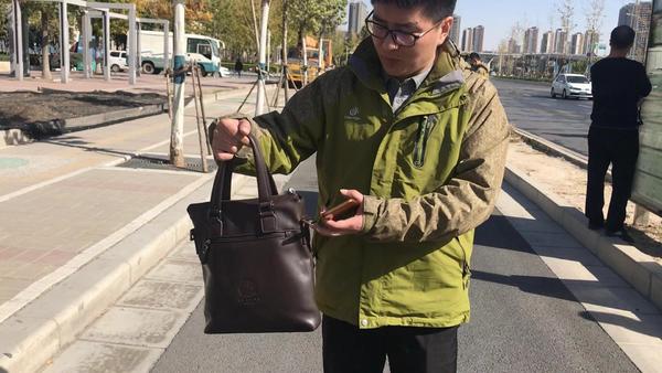 河南街头持刀男子被击毙,河南一男子拿菜刀当街砍人
