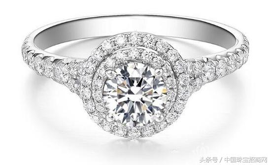 群镶钻戒为什么不能改戒圈,围镶款钻戒容易掉钻吗