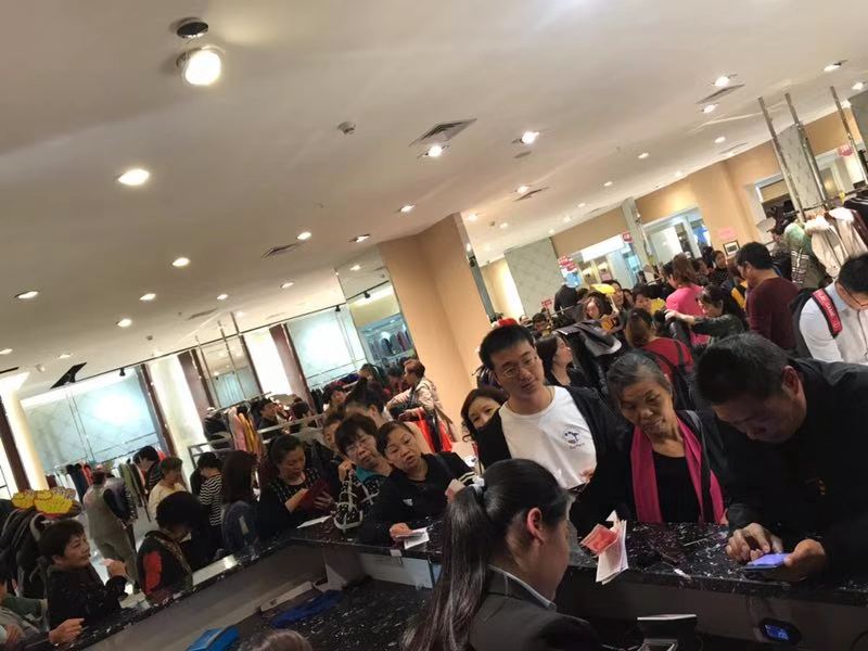 剁剁剁！今天经视砍价王在汉口北掀起了一场超热的千人团购！