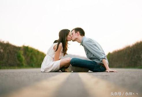 男生第一次接吻时有什么表现,男生第一次吻你闭眼代表什么