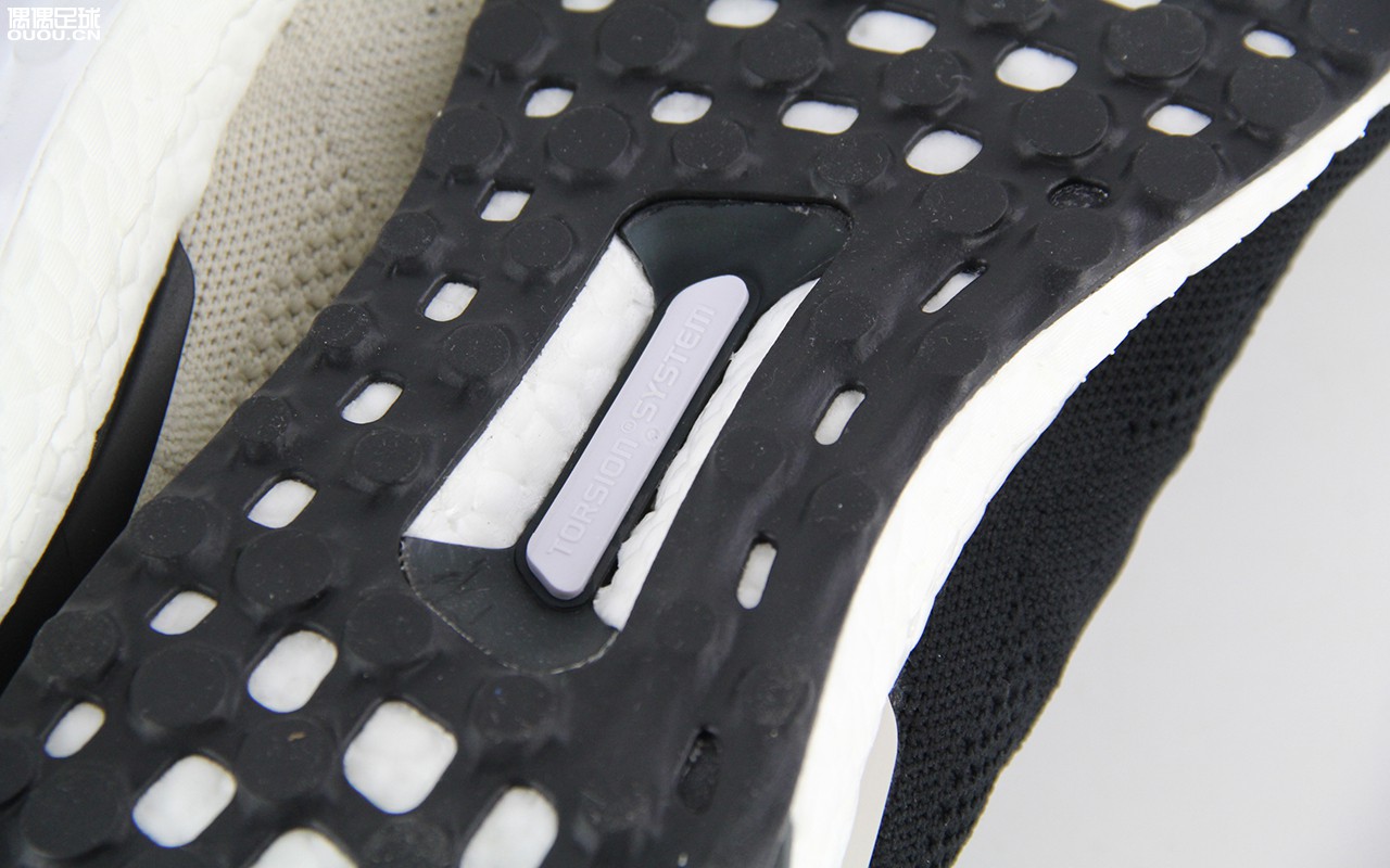 最流行的三双鞋子,最近很火的两双鞋