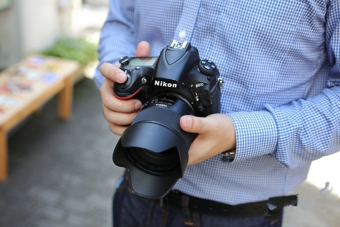 腾龙性价比最高的大变焦镜头推荐,腾龙35mm1.8定焦镜头值得买吗