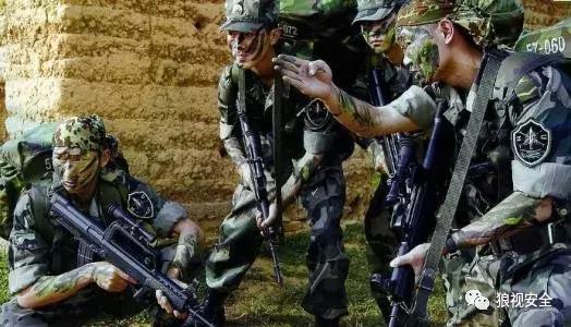 famas自动步枪是95式吗,95式步枪没有空仓挂机吗