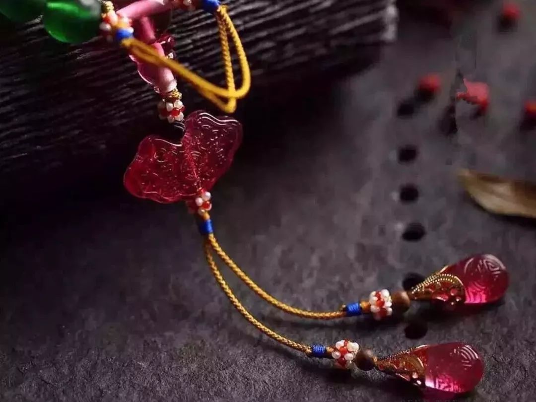 景泰蓝施华洛世奇,施华洛世奇黄金和玛瑙哪个好