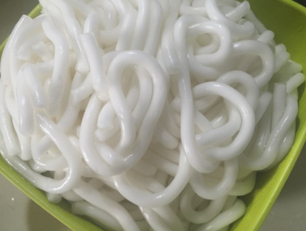 最好吃的土豆粉的制作方法,好吃不辣的土豆粉教程