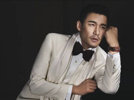 名人都爱昆仑表，为什么选他当代言？