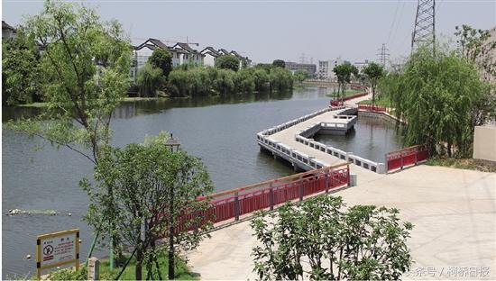 半城山色半城湖下一句,满城水色半城山