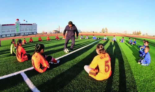 校园足球点亮梦想作文,校园足球星星之火
