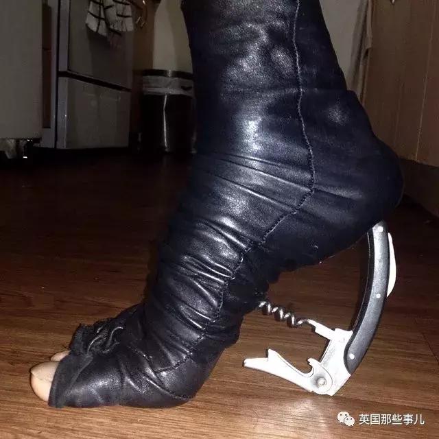 国外最近爆火的鞋子,国外很火的高跟鞋