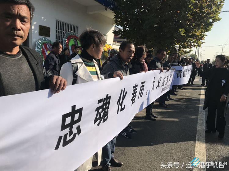 市民自发送别30位救火英雄,市民自发送别救人遇难者