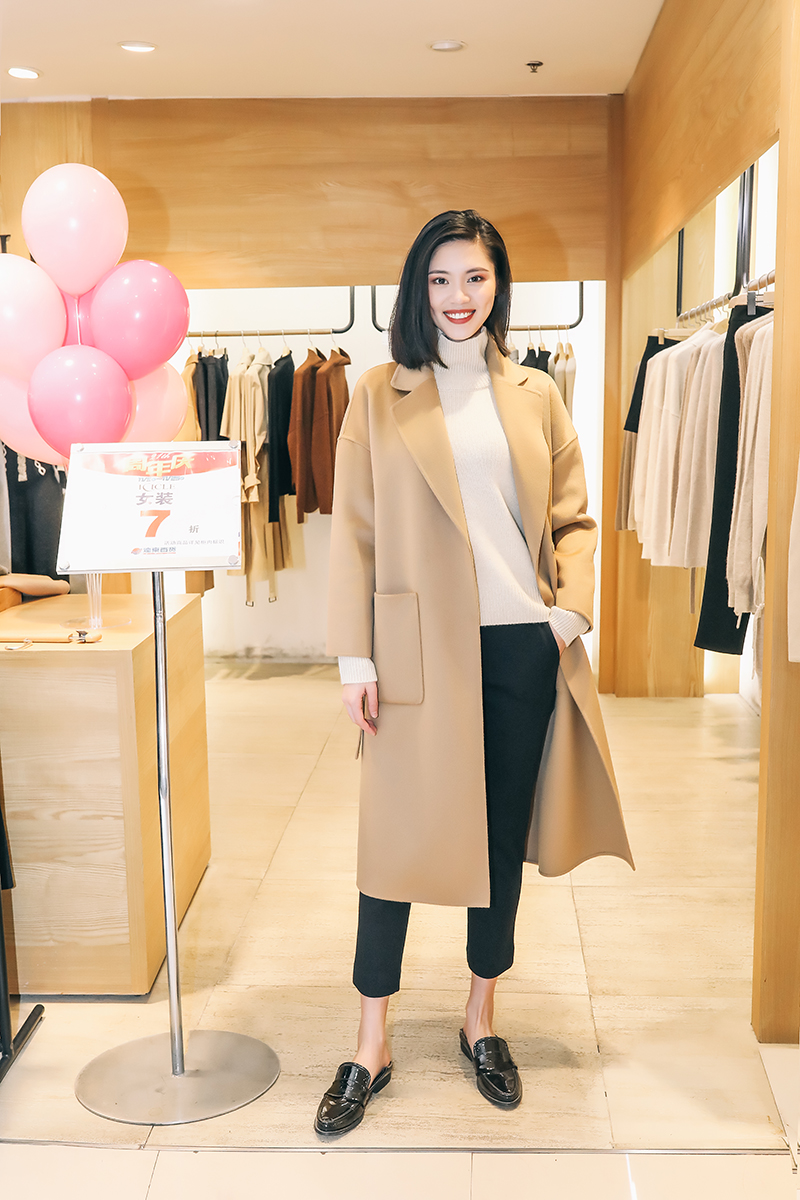 重庆网红打卡解放碑,打卡网红地洪崖洞解放碑