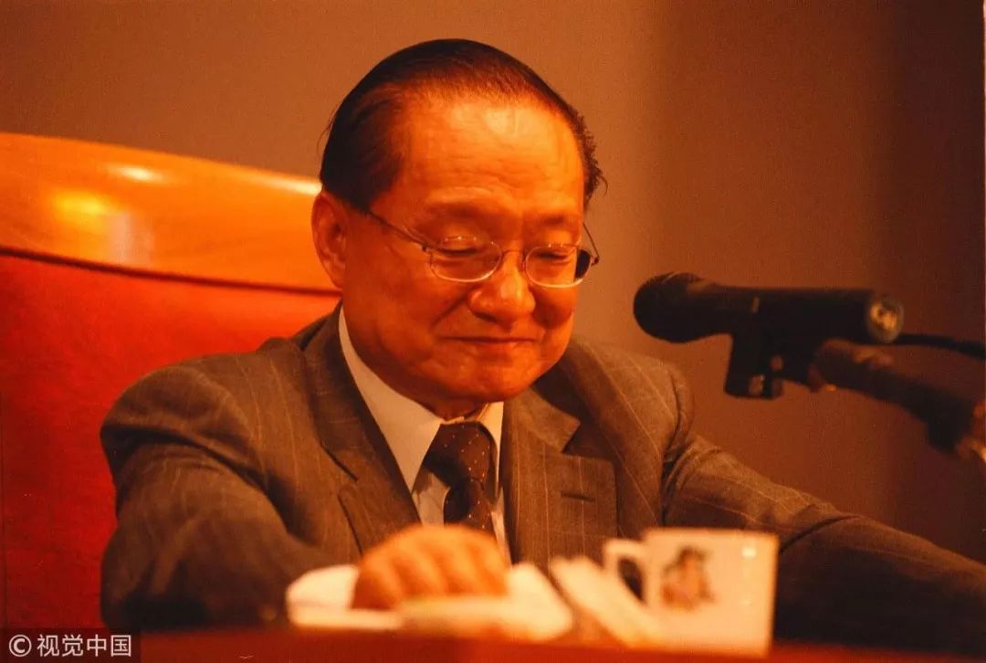 大侠金庸辞世：笔落了，江湖犹在