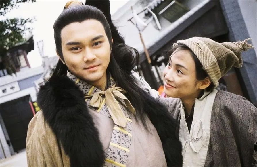 她翻译了《射雕》，外国人直呼：很遗憾人生五张，才开始看金庸